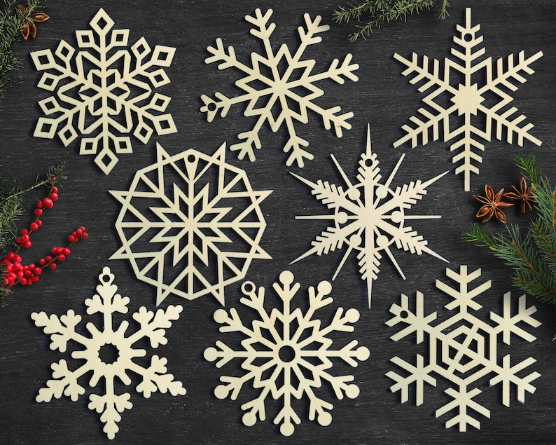 Ensemble de 8x Snowflake Ornement en bois de Noël / Laser Cut Bois Décor / Cadeau de Noël image 1