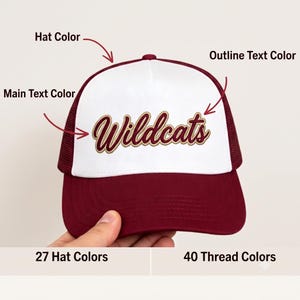 Boné Trucker de Espuma com Texto Bordado Personalizado, Boné de Beisebol com Mascote do Time e Texto Personalizado em Estilo Cursivo