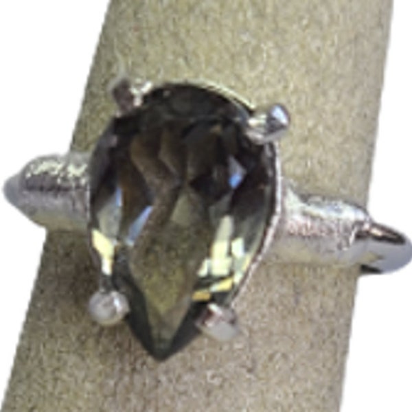 Vintage Ring, Solitaire, Teardrop, Jet gray, stone, Rhinestone, size 8, Vintage jewelry, with ring guard