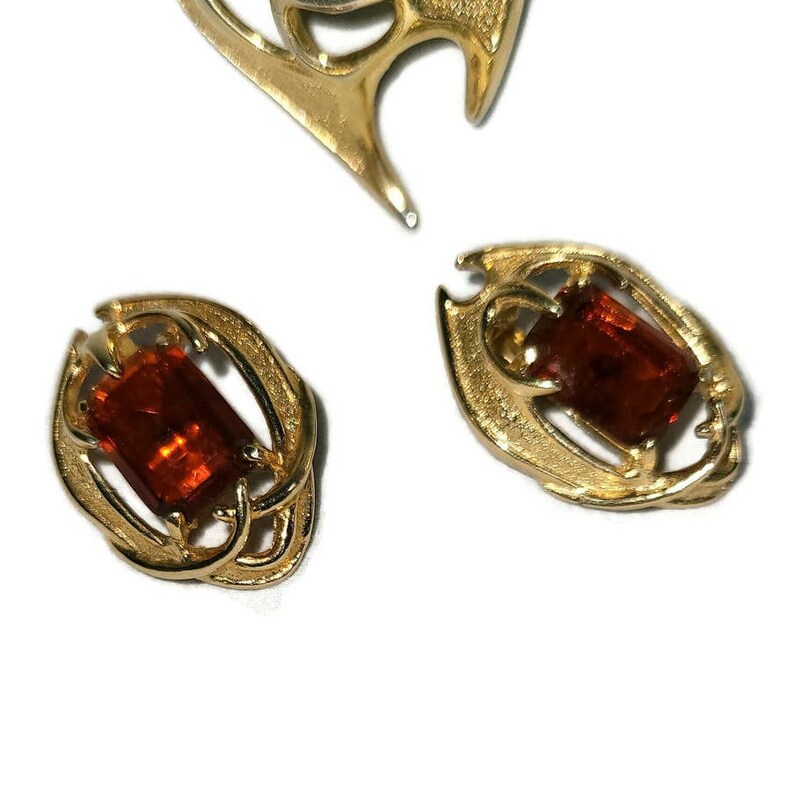 Matching clip earrings Twisted rope chain Sarah Coventry Designer set Vintage jewelry Vintage necklace