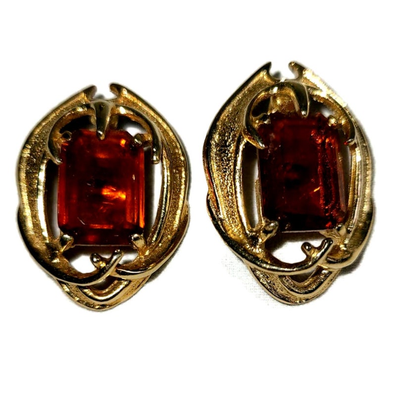 Matching clip earrings Twisted rope chain Sarah Coventry Designer set Vintage jewelry Vintage necklace