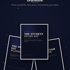 Może przedstawiać: Cyfrowy zestaw do nauki składający się z trzech ciemnoniebieskich dokumentów ze złotym tekstem. Tytuły to The Student Study Kit, The Digital SAT Playbook oraz The Exam Workbook. Tekst zawiera Lunara AP SAT Study Kit, The Complete Exam Prep Bundle oraz 3-IN-1 PDF.