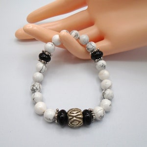 HOWLITE and BLACK ONYX Beaded Bracelet  Black and White Stretch Bracelet