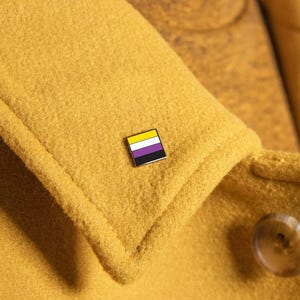Mini non-binaire pride-speld — Enby-badge NB-vlag regenboog genderspectrum voornaamwoord zij, hen/hen ring armband ketting emaille oorbellen sieraden
