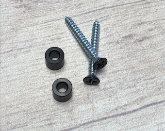 Extra Passende Schrauben und Kunststoff Spacer