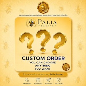 Könnte beinhalten: Eine quadratische gelbe Grafik mit drei großen goldenen Fragezeichen, dem Text Palia Bazaar, Custom Order, You Can Choose Anything You Want und Thank you for supporting Palia Bazaar! Das Design enthält Bienenillustrationen und Wachssiegel.