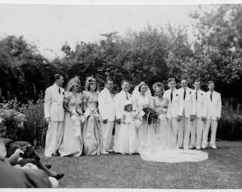 Altes Foto Hochzeitsfest Braut Bräutigam Brautjungfern Groomsmen Blumenmädchen 1950er Jahre Fotografie Schnappschuss Vintage