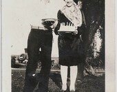 Época de fotografía antigua de foto par mujer celebración cumpleaños torta de 1920