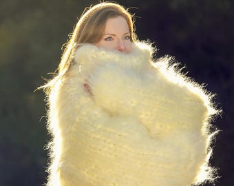 Mega thick fuzzy pullover hand knitted mohair sweater, 32 STRANDS unisex handgestrickte pullover in ivory by SuperTanya