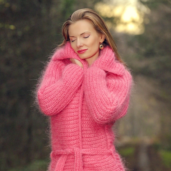 Cardigan en mohair rose designer, floue sur mesure long fait à la main floue pull manteau par SuperTanya