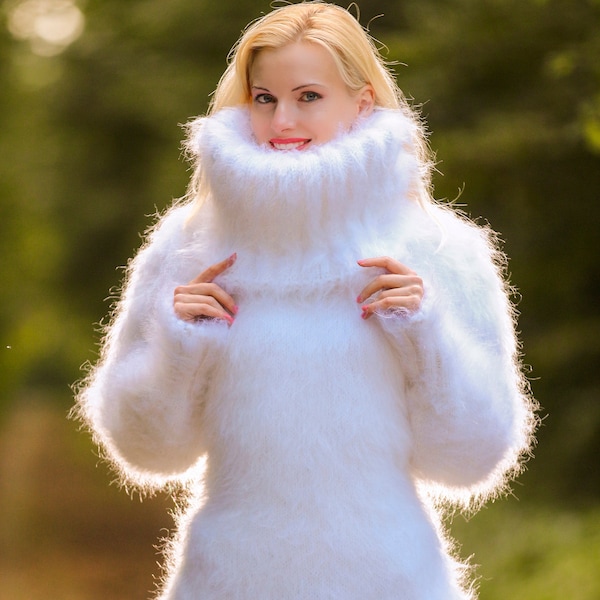 Robe pull en mohair épais et pelucheux tricoté à la main tunique pull à col roulé duveteux par SuperTanya