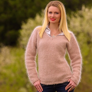 Suéter de mohair beige hecho a mano, elegante jersey de mohair peludo con cuello en V - Listo para usar, talla S-M