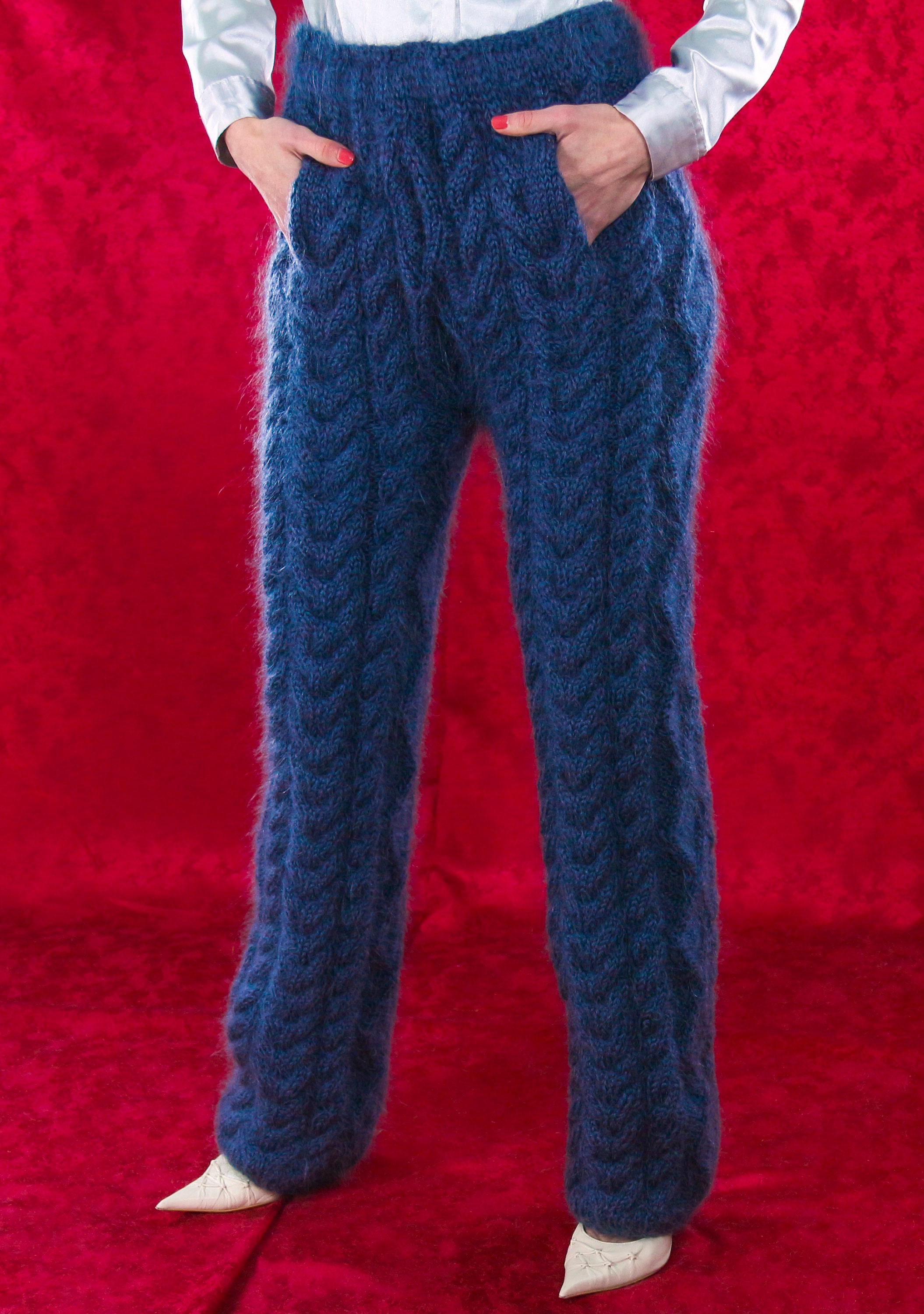 Cable Knit Thick Mohair Pants Hand 