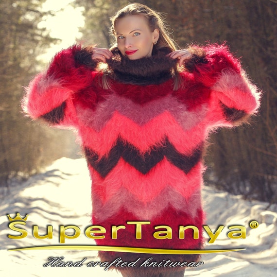 Nordischer Mohair-Pullover in braunen und roten Farbtönen von