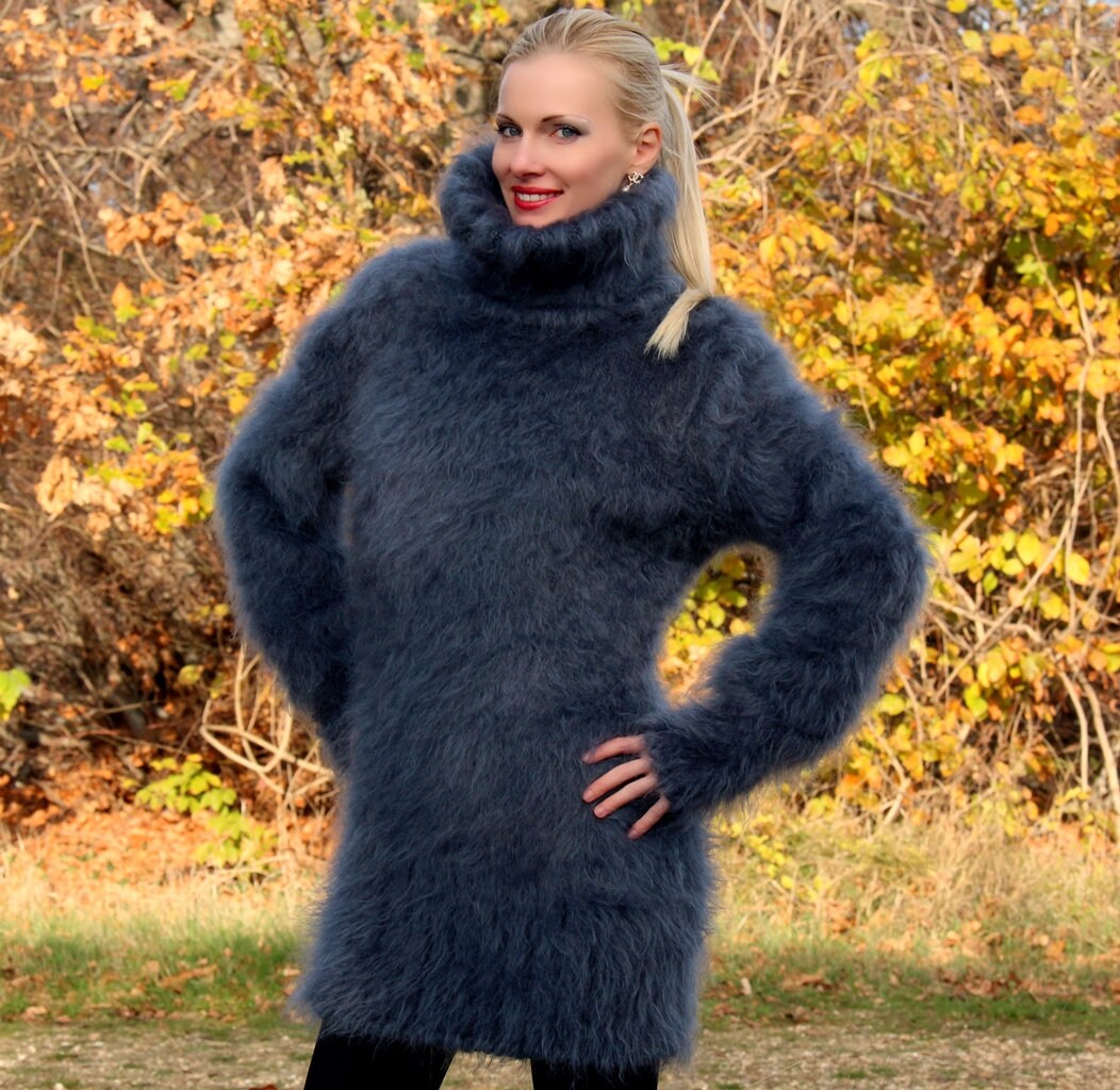 Elegante abito in maglia con collo a cappuccio, tunica in mohair blu di SuperTanya, pronto per la spedizione, taglia S - Italia Elegante abito in maglia con collo a cappuccio, tunica in mohair blu di SuperTanya, pronto per la spedizione, taglia S - Italia