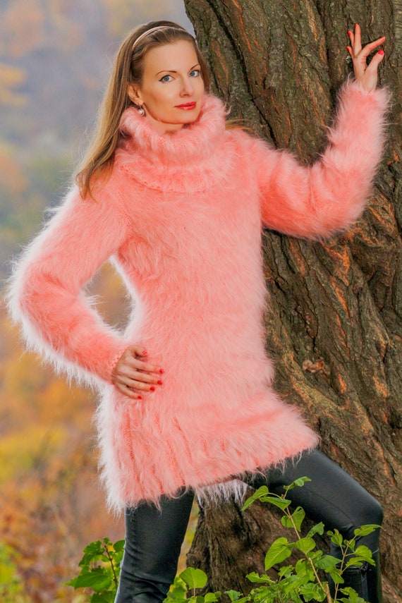 Size 12 Pale Peach Pink Fluffy Mohair Sweater With Big Collar 