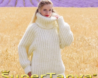 Ivory white soft wool pullover thick hand knitted jumper by SuperTanya