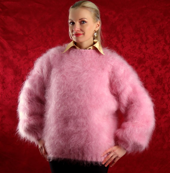Fuzzy Crewneck Mohair Sweater Hand 