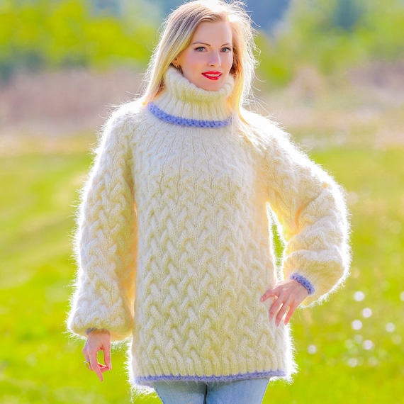 【SHOP_moana】Uneck knit pullover Disney Moana Pua & Hei Hei Hibiscus Knit Sweater | Her Universe