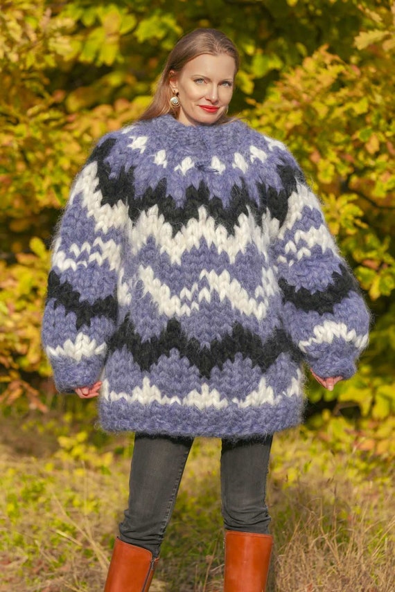 READY TO SHIP-Large-X-large Icelandic wool sweater blue light blue and white pattern with zipper