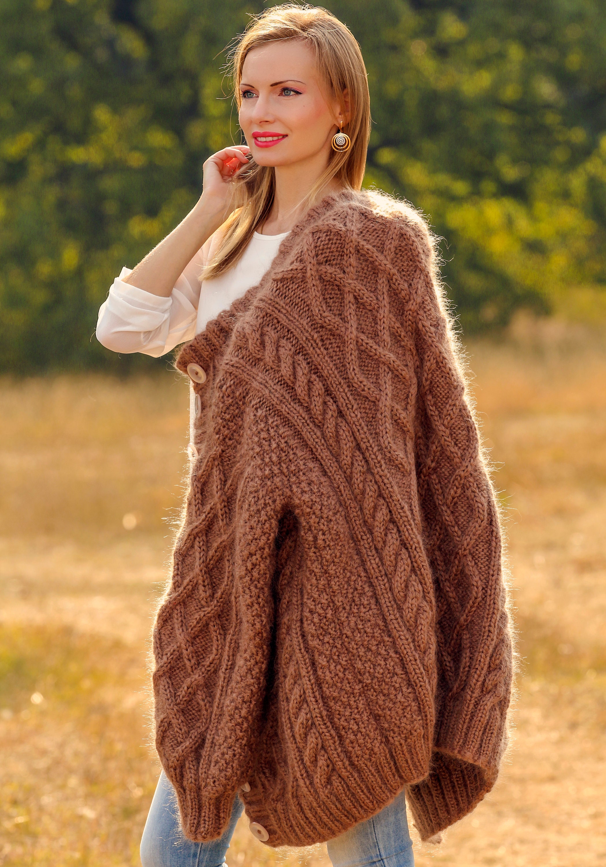 ブラウンのアランモヘアカーディガン、厚手のスキーハンドニットクルー