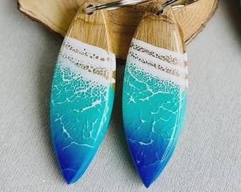 Personalization Keychain gift Handcrafted Surfboard Resin Keychain, Ocean Wave Wood Keyring, Coastal wedding Beach Accessory