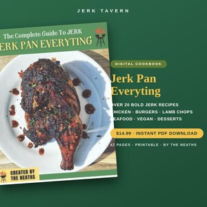 K&ouml;nnte beinhalten: Ein digitales Kochbuch mit dem Titel Jerk Pan Everyting, das ein Foto von gebratenem Jerk-H&auml;hnchen auf einem wei&szlig;en Teller zeigt. Das Cover enth&auml;lt den Text The Complete Guide To JERK, Jerk Pan Everyting, Over 20 Bold Jerk Recipes und Created By The Neaths.