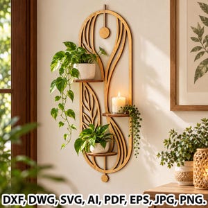 Puede incluir: Un estante de pared ovalado de madera con tres plataformas circulares. El marco tiene un diseño recortado intrincado. Sostiene dos plantas verdes en macetas y una vela blanca encendida en un vaso. Texto: DXF, DWG, SVG, AI, PDF, EPS, JPG, PNG.