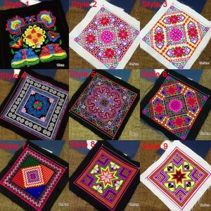 Puede incluir: Una colección de nueve parches de tela cuadrados con bordados intrincados y coloridos en varios patrones geométricos y florales. Cada parche muestra diseños distintos con hilos vibrantes sobre tela negra o blanca, etiquetados del Style 1 al 9.