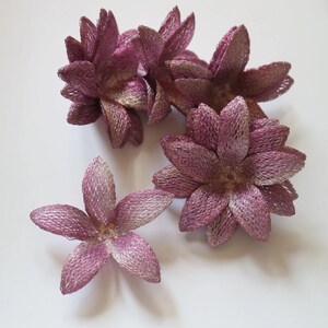 20 Stück gestickte Blumenapplikationen, florale Verzierungen für Kleidung, Taschen, Hüte und DIY-Nähprojekte