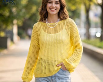 Suéter amarillo de punto abierto, jersey holgado de malla de ganchillo, pareo de playa en tonos pastel.