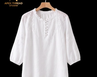 Blusa campesina de lino blanco bordada, cuello con volantes, manga abullonada.