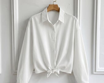Camisa blanca con botones y lazo frontal, blusa de manga larga con cuello, tejido de popelina de algodón.