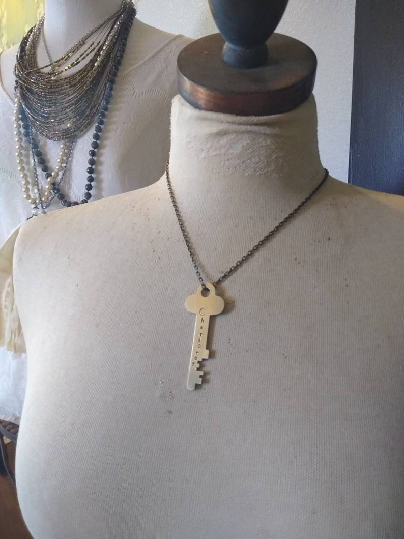 Collier de clés, clés gravées, clés personnalisées, clé personnalisée, clé de don, clé estampillée, anciennes clés, clés squelettes, clés vintage, clés de commande en gros image 3