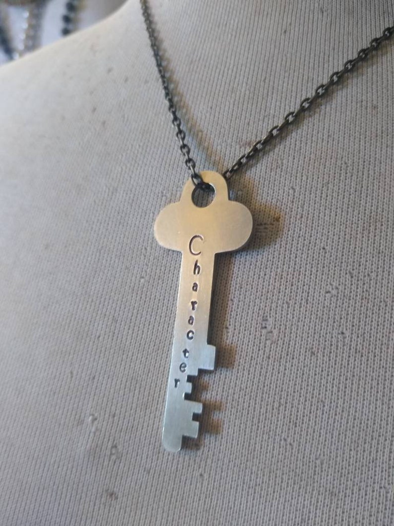 Collier de clés, clés gravées, clés personnalisées, clé personnalisée, clé de don, clé estampillée, anciennes clés, clés squelettes, clés vintage, clés de commande en gros image 9