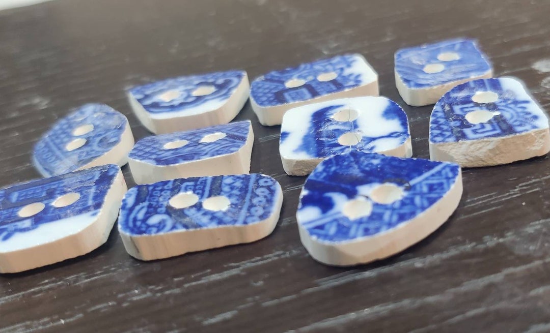 みるくみるく❣️白蝶貝細工向日葵　同梱おまとめ割 Broken China Buttons, Pottery Shard Buttons, Blue Willow