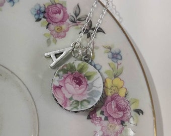 Collar de nombre inicial de Royal Albert Rose, ajuste de corona de joyería de China rota floral vintage, rosa polvorienta rosa vintage, regalo de 20 aniversario