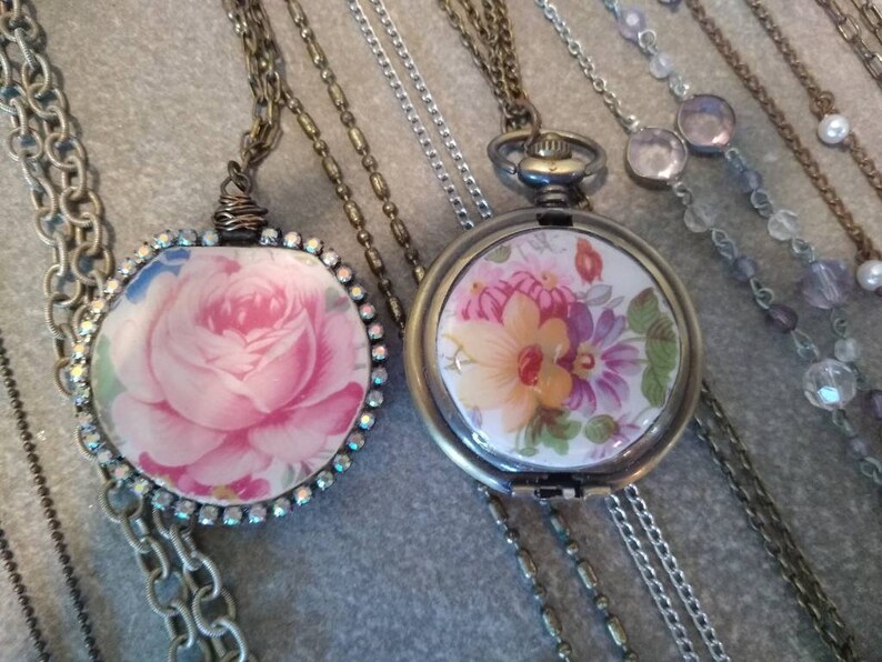 Chine brisée, bijoux en porcelaine brisée dans une montre de poche, médaillon vintage, Royal Albert, porcelaine vintage, porcelaine fine, pendentif floral, mosaïque image 8
