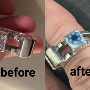 Könnte beinhalten: Ein Vorher-Nachher-Bild eines Silberrings. Das "Vorher"-Bild zeigt das Innere des Rings, während das "Nachher"-Bild den Ring am Finger zeigt, mit einem quadratischen, blau-weißen Blumendesign.