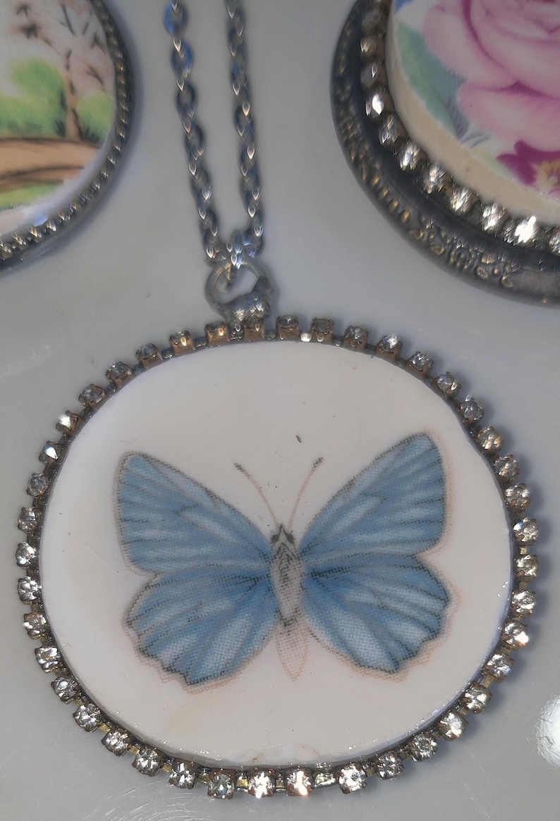 Chine brisée, bijoux en porcelaine brisée dans une montre de poche, médaillon vintage, Royal Albert, porcelaine vintage, porcelaine fine, pendentif floral, mosaïque image 5