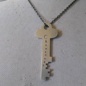 Collar de llave, llaves grabadas, llaves personalizadas, llave personalizada, llave de entrega, llave estampada, llaves antiguas, llaves esqueléticas, llaves vintage, llaves de pedido a granel imagen 7