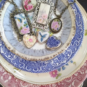 Wholesale Broken China Pendant Necklace, CUSTOM ORDER for JENNIFER, Handmade Upcycled China, Blue Willow, Transferware, Plate, Dinnerware