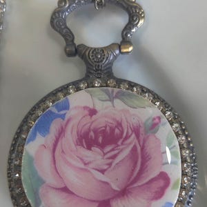 Chine brisée, bijoux en porcelaine brisée dans une montre de poche, médaillon vintage, Royal Albert, porcelaine vintage, porcelaine fine, pendentif floral, mosaïque image 6