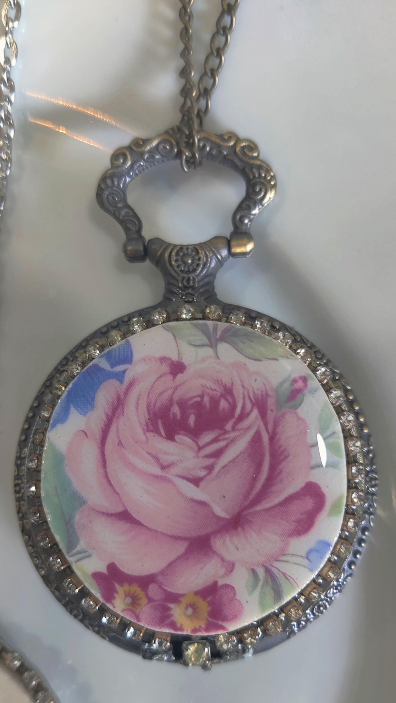 Chine brisée, bijoux en porcelaine brisée dans une montre de poche, médaillon vintage, Royal Albert, porcelaine vintage, porcelaine fine, pendentif floral, mosaïque image 6