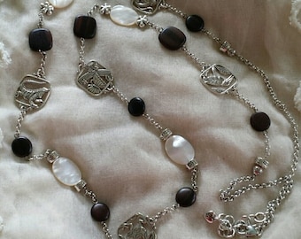 Collier Brighton, 42" Long Brown Bead Mother of Pearl Necklace, Brighton Animal Safari Wood - Silver Monkey Frog Alligator Bird Necklace