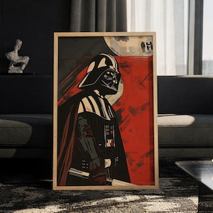 Könnte beinhalten: Ein gerahmtes vertikales Wandbild mit einer stilisierten Illustration von Darth Vader in schwarzem Helm und Rüstung. Die Figur ist vor einem kräftigen roten und dunkelgrauen Hintergrund mit einer mondartigen Form und abstrakten Texturen platziert.
