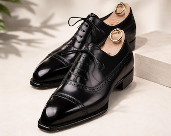 Ręcznie robione czarne skórzane buty wizytowe typu Oxford Brogue z noskiem typu cap toe