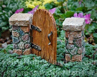 Miniatur-Scharnier-Holztor mit Steinpfosten Feengarten-Zubehör für Landschaftsbau