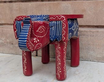 Taburete de madera pintado a mano con forma de elefante de HastKala_Studio94, taburete decorativo de madera, decoración bohemia para el hogar, mesa auxiliar con forma de elefante, regalo de inauguración de casa.