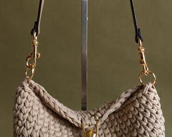 Borsa a tracolla artigianale realizzata all'uncinetto / Elegante borsa a spalla artigianale